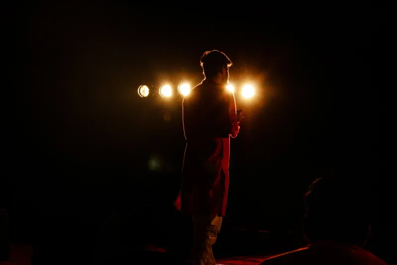 Slow Down to Blow Minds: The Art of Tempo and Silence in Magic Performance